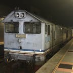 マレーシア鉄道🇲🇾
ジョホールバルのJB stationからクアラルンプールまで、
🚂列車に乗る機会がありましたら、夕暮れの最後尾車両からの景色を堪能してください。
ドアは閉まってないので、揺れた時に落ちないように・・・
日本人の方も２人乗っていらっしゃいました。