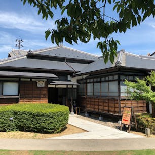 ＃旧堀切邸
飯坂温泉にある名士の屋敷
入館は無料です。
正面入口の町の駅でタオルを貸し出してくれるサービスがあり、足湯も楽しめます。お水のサービスも。
イベントも色々と開催されていて、開館も21時までと、地元の方、観光客にも大変嬉しいスポットです。