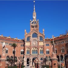 #サン・パウ病院 #バルセロナ #スペイン
2017年2月

#ガウディ 最大のライバル #モンタネール の設計💉🏥

"建築の力で患者を癒す"をモットーに設計したんだとか
こんな素敵な病院、逆に出たくなくなっちゃいそう😆笑