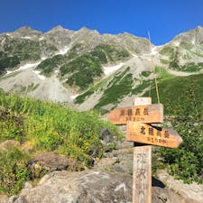 北アルプス 涸沢⛰
･
奥穂高岳登頂を目指してベースキャンプ地の 涸沢 から山頂アタック前に 穂高連峰を眺めた時、これからの冒険へのワクワクが溢れていました😊
こちら側からは奥穂高岳は見えないのですが、、、
･
📷08/01/2018
･
#北アルプス #涸沢 #穂高連峰 #登山 #奥穂高岳登頂
