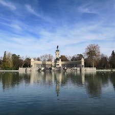 Parque de El Retiro レティーロ公園 Madrid マドリード Spain スペイン
街のど真ん中にある広大な公園は貴族の庭園だったそう、子どもの遊具コーナーもあるので子連れでも楽しめる