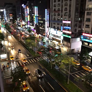 久しぶりの台北です。
ホテルの部屋から撮影した夜景です。