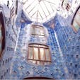 #カサ・バトリョ #バルセロナ #スペイン
2017年2月

上に行くほど濃い色のタイルが使用されているのは
天井を高く見せるための視覚的な工夫なんだって🥺🥺

「こんなところに住みたい」が詰まってる🌈