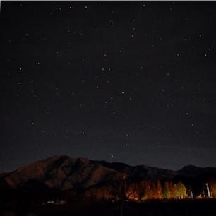 #南阿蘇 #熊本
2017年3月

南阿蘇の夜空は満天の星空 🌌
本物はもっともっとすごい星空でじっと目を凝らして
見ているとさらに見える星が増えて輝きも増してきて...

1時間以上、星空の下で夜な夜なおしゃべりしました😊