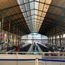 フランス パリ 北駅 
とても広くて、カフェ、パン屋さんたくさんあります。
物乞いの女性に話しかけられました。
トイレは0.7ユーロ
ユーロスターもここから出発します
