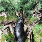 磊々峡です。らいらいきょう、と読みます。宮城県の秋保温泉郷で有名な観光地です。
ハートの穴が空いた岩を恋人同士で見ると、幸せが訪れる と言われています。

奇岩が織り成す絶景スポット。

全長約1km弱の遊歩道を歩きながら、
自然の美しさを眺めました。