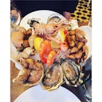 2019.6.8 パリ
Huguette, Bistro de la mer

odéon駅近くのシーフードがおいしいお店😋
陽気な店員さんがたくさんいて、お店の雰囲気もよい！
ここはリピートする！
21時前くらいに予約なしで行ったら入れたけど、テラス席、店内共に混んでました。

81 Rue de Seine, 75006 Paris, フランス