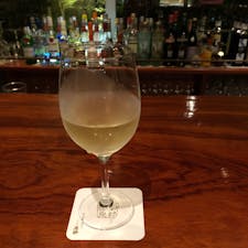 伝承千年の宿 佐勘さんの蔵を改造した
ワインバー、(くら蔵)にて、白ワインを飲みました♬