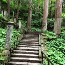 山寺に行きました。正式名称は立石寺といいます。
1015段の階段を登って、奥の院へ。