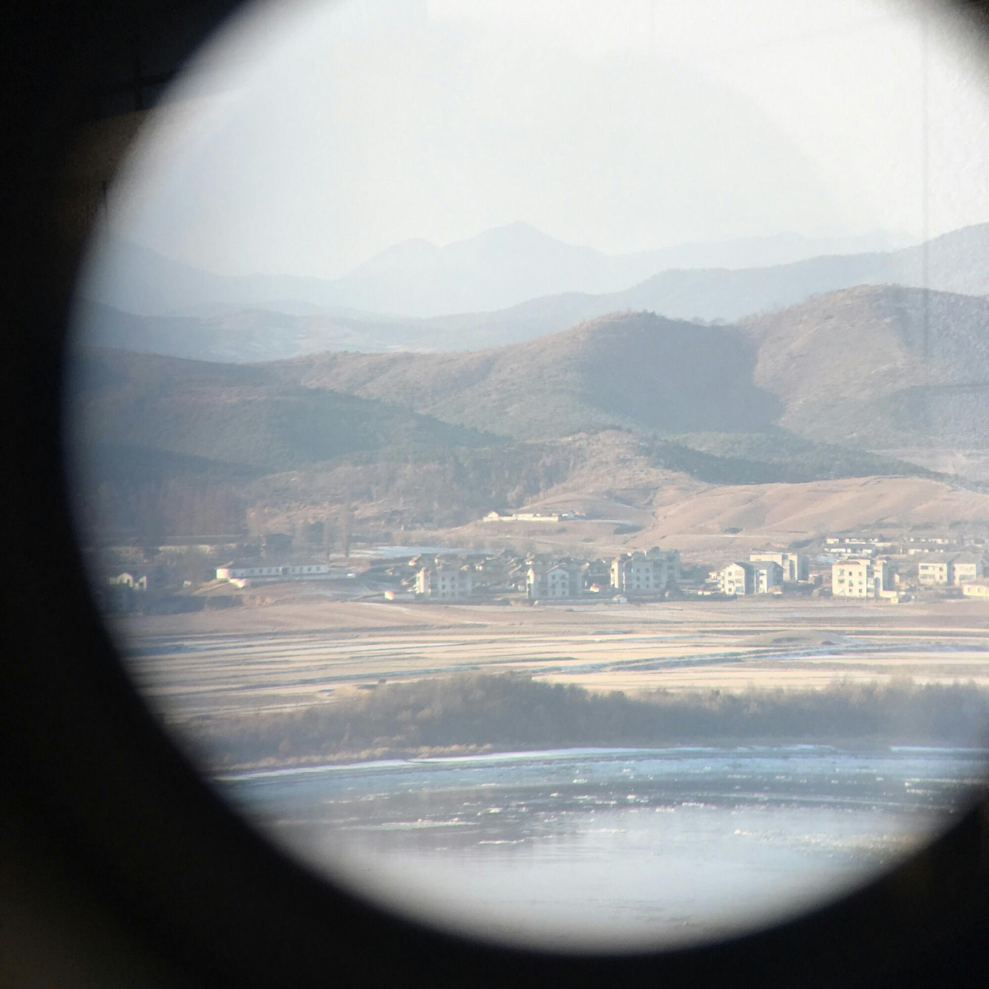 烏頭山統一展望台の投稿写真 感想 みどころ オドゥサン統一展望台望遠鏡をのぞくと 対岸に北朝鮮の村落と トリップノート