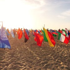 国旗が風にはためく
サンタモニカの海岸