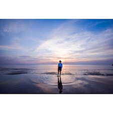 石川県の千里浜ドライブなぎさウェイ
夕日の時間と重なると、水面に夕日が
反射して最高の景色が広がっていました。晴れた日の夕方に是非どうぞ！
#石川県 #千里浜なぎさドライブウェイ