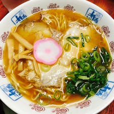 2019.6.29
和歌山市 井出商店
狭い店内だけどお客さんはひっきりなしに入ってました😊

匂いは濃いけど匂いのわりに味はあっさり美味しかった😋