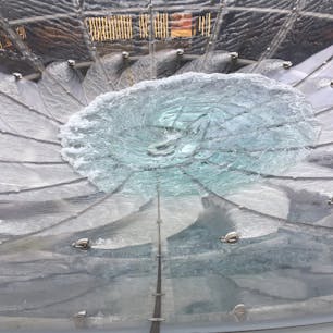 シンガポール🇸🇬 マリーナベイサンズのショッピングモール地下二階の中央にある噴水の上からバージョン
ツダゼンタイさんの投稿写真の上から見たバージョンです。
ツダゼンタイさん、こんにちは😃