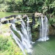Shifen Waterfall 十分瀑布 Pingxi District 平渓区 New Taipei city 新北市 Taiwan 台湾
九份から車で1時間ほどの山奥にある水量抜群の滝、崖に岩が段差を付けて水の流れが風流な雰囲気