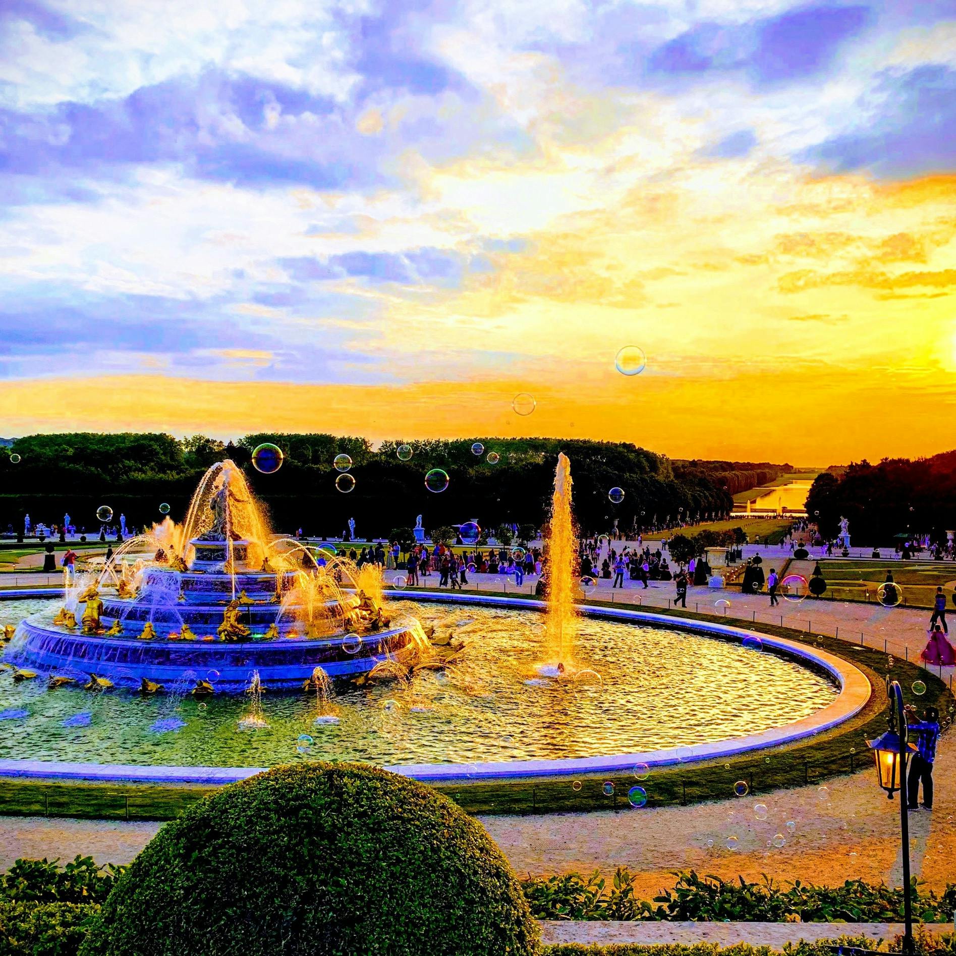 ヴェルサイユ宮殿 Chateau De Versailles ベルサイユ宮殿 の投稿写真 感想 みどころ ヴェルサイユ宮殿夏は噴水ショーを行ってます夏至で中々暮れ トリップノート