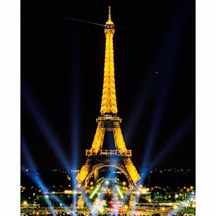 フランス パリ エッフェル塔
間違えて降りた駅で出会ったエッフェル塔のライトアップ。
ヘトヘトだったはずなのに、この景色に一気に目が覚めました！