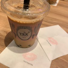 ALFRED TEA ROOM🍹🦌

新宿ルミネエスト内にあるカフェ。
休憩するにはちょうど良い場所です。
ミルクティーの甘さが他店に比べたら
控えめだった🤔💡

#東京 #タピオカ #カフェ