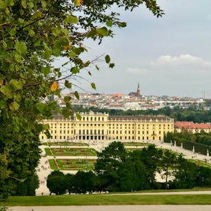 オーストリア
シェーンブルン宮殿
ハプスブルク王朝歴代君主の夏の離宮
オーディオガイドのオーストリア皇后シシィのお話がとっても楽しかったです