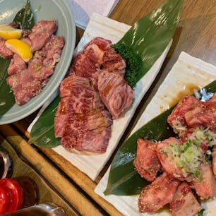 マルタケ🍖🔥

御茶ノ水駅から少し歩いたところにある
焼肉屋さん。
店内はそんなに広くないですが、
満席でにぎやかな雰囲気でした😌
味も美味しかった🤤✨

#東京ご飯 #御茶ノ水ご飯 #焼肉