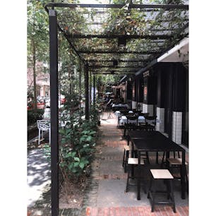 📍マレーシア クアラルンプール
ぶらぶらしてたら見つけました。お洒落なお店が並んでた！