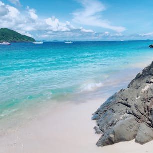 タイ🇹🇭ピピ島
このままの海の青さ。