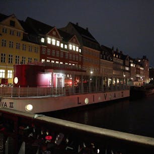 トランジットで立ち寄ったコペンハーゲン。夜のニューハウン。