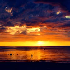 福井県 水晶浜 夕日②
彩度をあげたら
絵本に出てきそうな画になりました。
.
.
.
#福井県 #水晶浜 #夕日