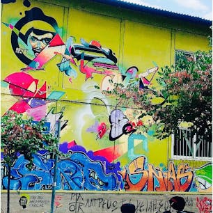 アテネの街には、こういうかんじのペイント(落書き)であふれている所がありました。