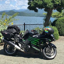 三方五湖の一つ水月湖と愛車