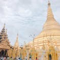 ミャンマー、ヤンゴンの中心部にあるシュエタゴンパゴダ。重要な聖地として知られている。多くの仏教徒たちが参拝に訪れている。