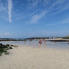 Korea 韓国 Jeju island 済州島 Hamdeok Beach 咸徳海水浴場
収容人数5万人！そして夜間も楽しめるビーチとして人気の咸德海水浴場。訪韓客も多くてツーリストフレンドリーな町。