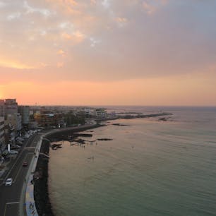 Korea 韓国 Jeju island 済州島 Utop Ubless Hotel
咸徳海水浴場目の前のファミリーホテルに滞在。ルーフトップからは朝天の町が夕陽に赤く染まる景色が一望できる🌆