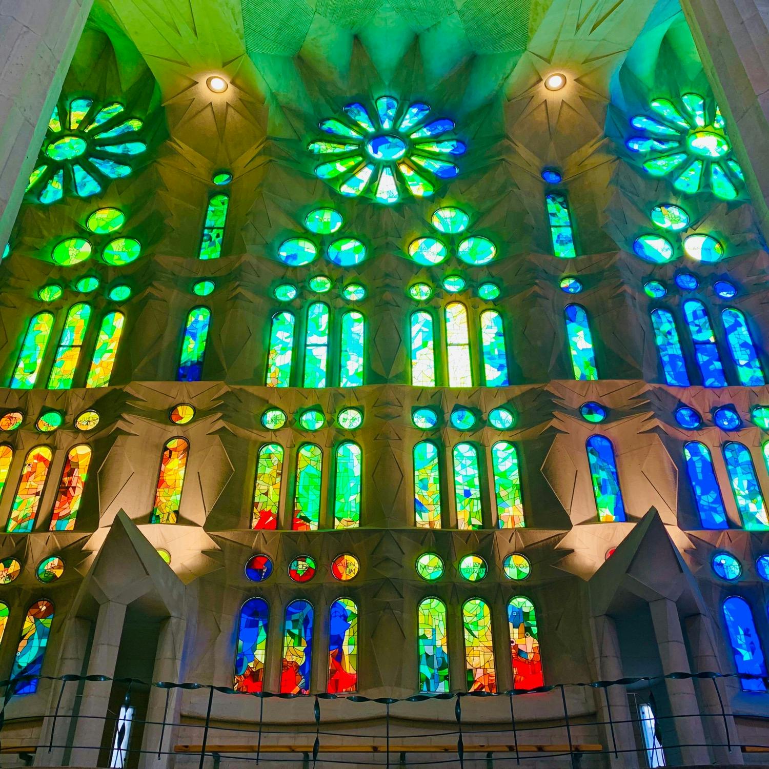 サグラダ ファミリア Sagrada Familia の投稿写真 感想 みどころ サグラダファミリアのステンドグラス トリップノート