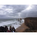 📍オーストラリア グレードオーシャンロード
今までみた景色の中でいちばん迫力があって凄かった。ここにたどり着くまで、とにかく長くて。でもツアーの人が永遠に説明して喋っててなんか今になってわらえる状況やった、私は一生寝てました🤣景色無駄にしちゃったな。笑