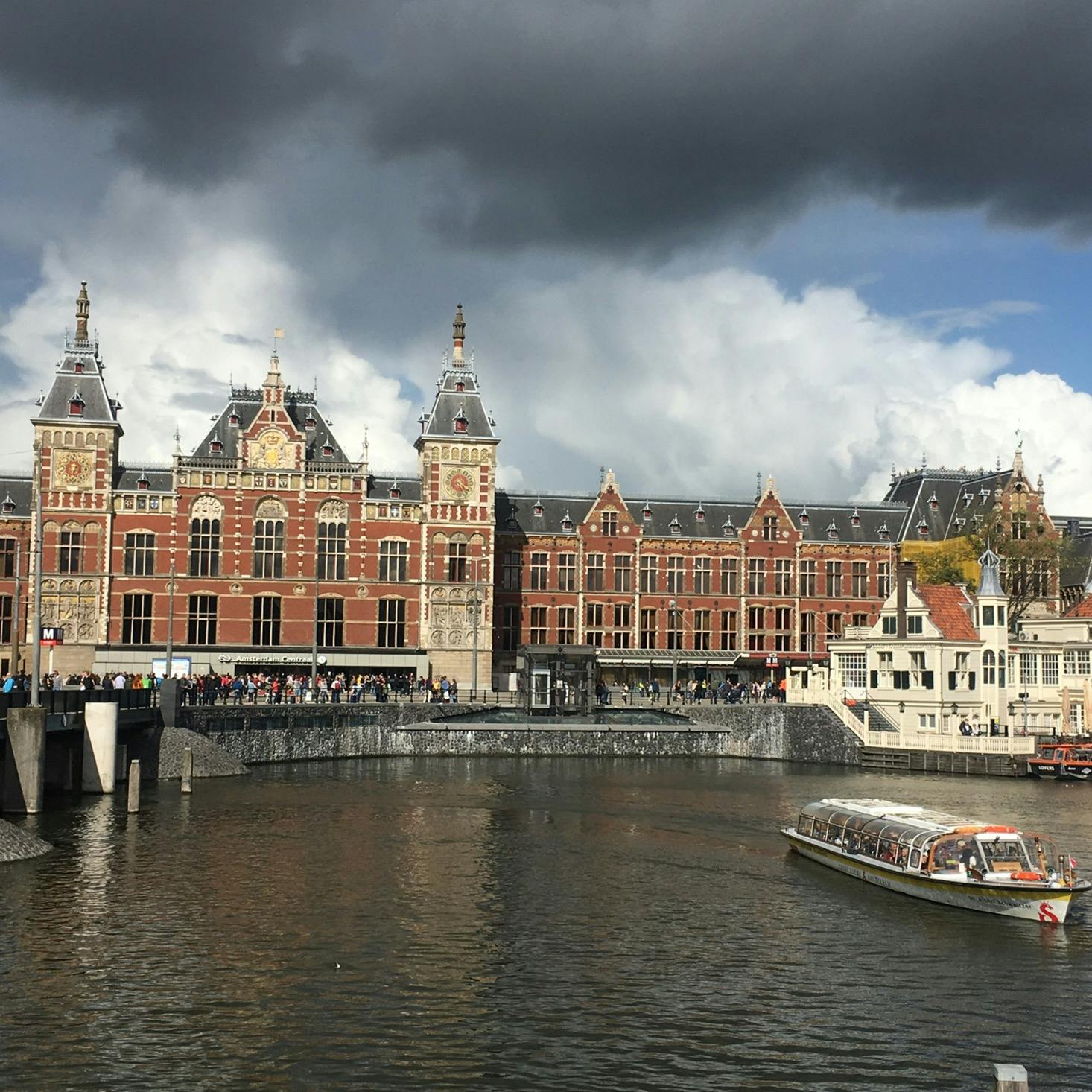 アムステルダム中央駅 Station Amsterdam Centraal の投稿写真 感想 みどころ オランダ アムステルダム中央駅東京 駅のモデルになった トリップノート
