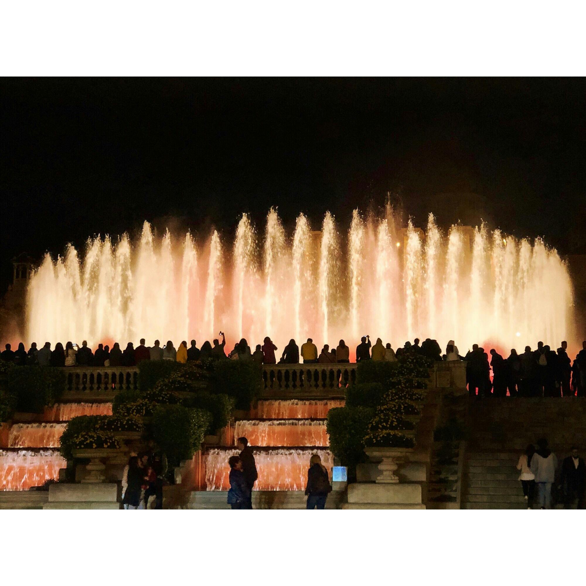 マジカ噴水 Font Magica の投稿写真 感想 みどころ バルセロナのスペイン広場にある マジック噴水 ヨーロッパ随 トリップノート