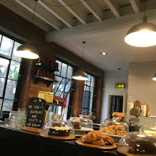 焼き立てパンもとっても美味🥐
次も必ず訪れたい場所です
J+A cafe - London 🇬🇧
address: 4 Sutton Lane, London, UK