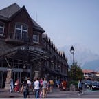 #カスケードショップ #バンフ #カナダ
2018年8月

バンフと言えばよく見るこの景色⛰
アメリカの山火事の影響でガスってたけど
うっすらでも大迫力の山肌が見れてよかった😊💕