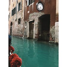 📍イタリア ヴェネツィア
憧れの、水の都、ヴェネチア。夢の中にいるみたいやった。もっともっと、ゆっくり行きたいなーつぎは。ゴンドラは、高くても乗るべきです。あと、ランチをテラス席で食べるべき！笑