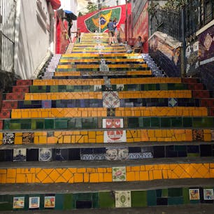 ブラジル🇧🇷リオデジャネイロ
セラロン階段
とてもカラフルな装飾