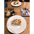 📍大阪 北堀江
旅路Kitchen というステキなお店。わたしのお気に入りで、大好きなお店。店主の人の笑顔がとにかく素敵。毎月、世界各国の料理を出してはって色んなごはんが楽しめる。コーヒーも美味しい。お店の中は世界地図とか、色んな国の写真がたくさん貼ってある。関西に住んでる旅好きの方は是非行って欲しいな〜