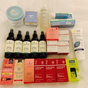 今回買ったコスメたち。
コスメを買うならchemist warehouseが1番安い！トリロジーはfooty関係のセールで半額だった！ローズヒップオイルが1000円くらい！