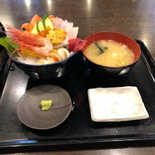 雨の☂️降っとるけん当初の予定を変更し、三角山五右衛門で醤油らーめん食って、二条市場で土産購入後大磯さんでおまかせ海鮮丼を食す。🤗🤗🤗🤗