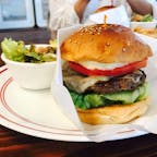 横浜市営地下鉄「中川」駅近くのハンバーガー屋さん🍔ローラーコースト
美味しいのはもちろん、店内もアメリカンな雰囲気で可愛い♪