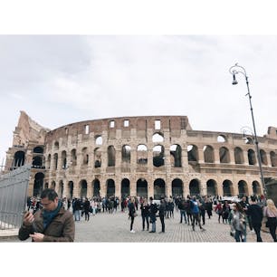 📍イタリア ローマ
コロッセオ！思わず おぉー！！！と言ってしまった。迫力がすごい！ほんまに世界各国から観光客が来てた。