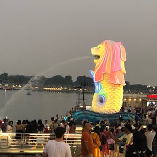 七変化するマーライオンを初めて見ました。