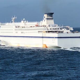 苫小牧行きの姉妹船きそと離合