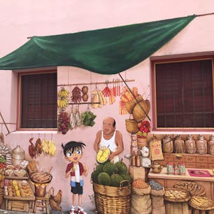 シンガポール チャイナタウン
シンガポールを舞台にした名探偵コナンの映画記念として作者自ら壁に絵を描いてくださったようです！

実はキッドのサインも隠れているとか。