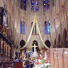 フランス
パリ
クリスマスイブのノートルダム大聖堂(火災前)
火事のニュースが流れた時は、日本人の私でさえショックでしたが、きっと、新旧が見事に融合した素晴らしい聖堂が再建されることでしょうね。
